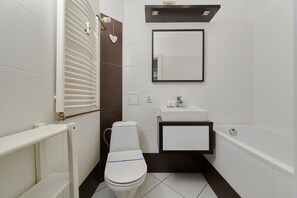 Estudio, balcón | Baño | Toallas