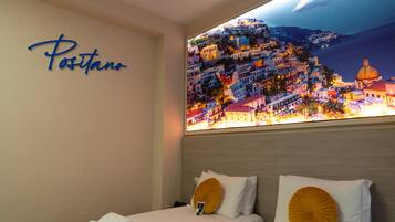 Allergiatestatut vuodevaatteet, minibaari, tallelokero huoneessa