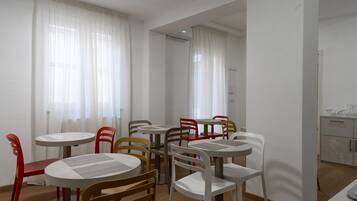 Ilmainen päivittäinen buffetaamiainen