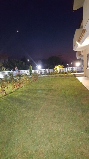 Property grounds - Elegant holiday apartment near Tropea (Località Punta Safò)