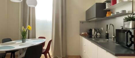 Refrigerador, microondas, parrilla de estufa y lavavajillas