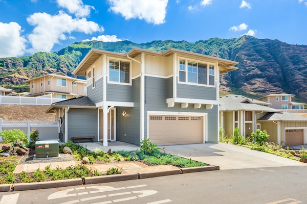 Gorgeous Open 2 Story 4 Bedroom Home