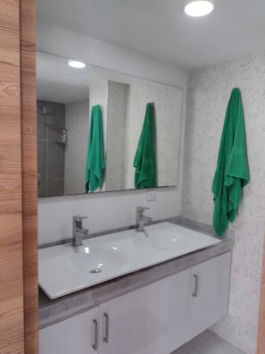 Handtücher, Seife, Shampoo, Toilettenpapier
