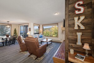 Condo, 2 Bedrooms | Living area
