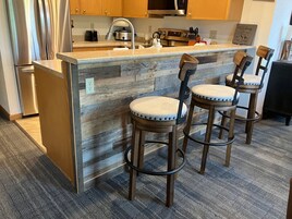 Refrigerador, horno, cafetera/tetera, tostadora