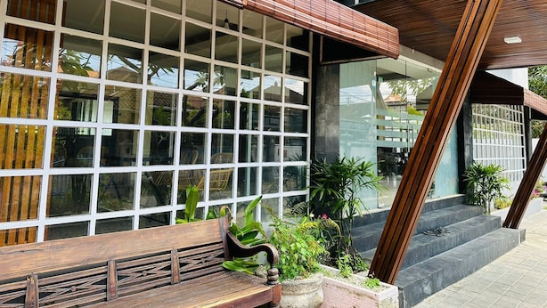 Unclassified image, 1 of 12, button - Jl. Elang No.5 (Tuban)
