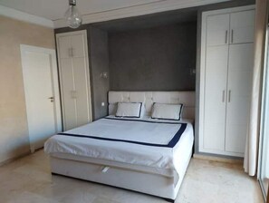 1 chambre, coffres-forts dans les chambres, fer et planche à repasser