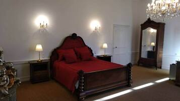 9 bedrooms, iron/ironing board, free WiFi, bed sheets