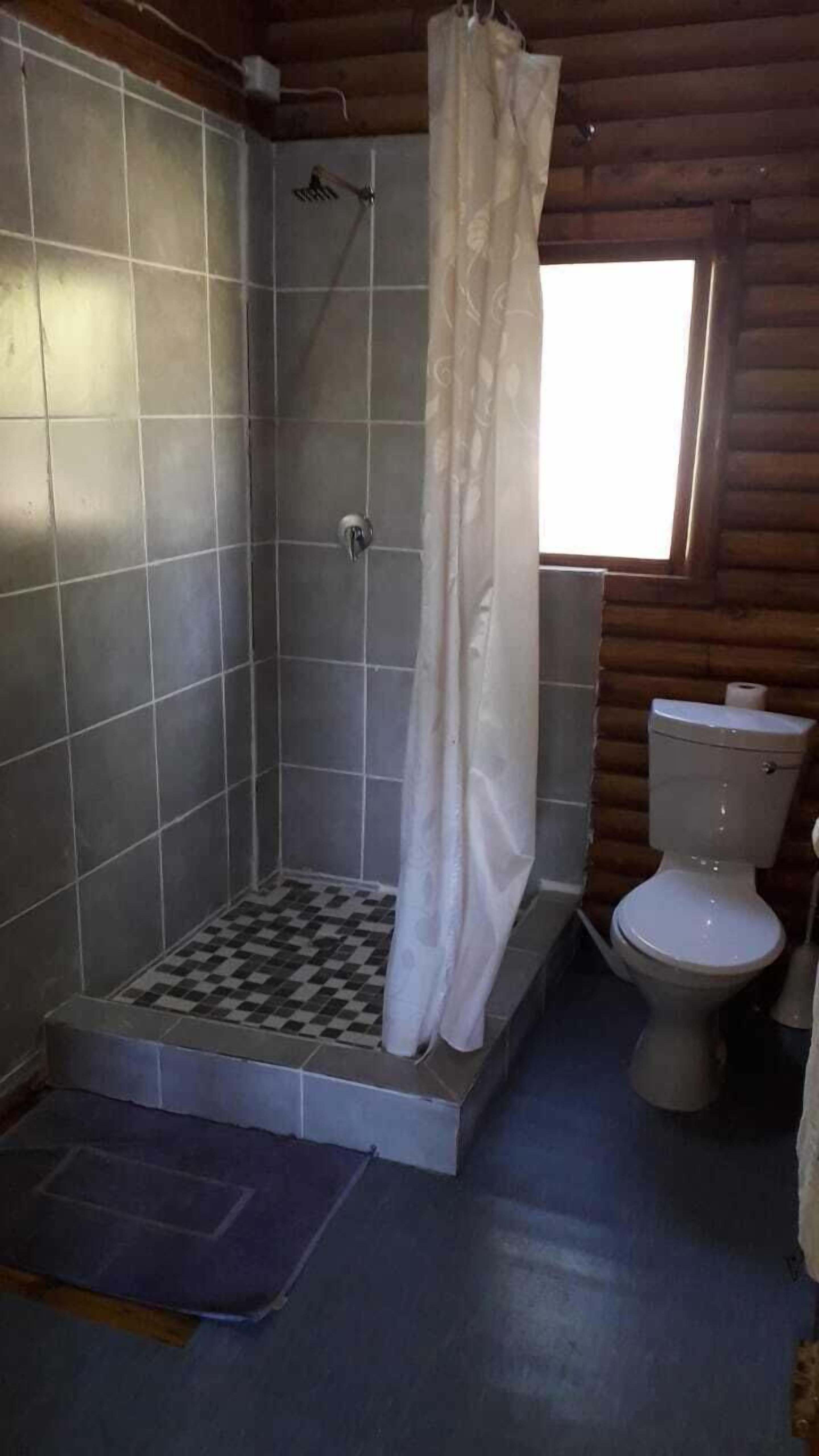 Family Cabin | Bathroom