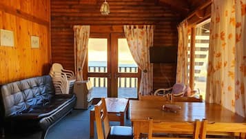Family Cabin | Living area