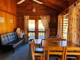Family Cabin | Living area