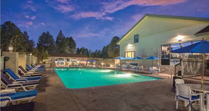 1Bed/1Bath - Breathtaking Flagstaff Location with Pools, Golf, and More!