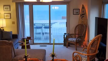 Een smart-tv en een stereo