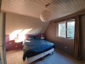 3 bedrooms, free WiFi, bed sheets