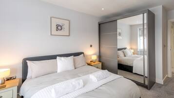 2 bedrooms, iron/ironing board, free WiFi, bed sheets