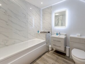 Hårføner og håndklær