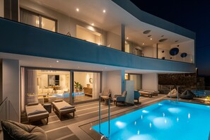 Front of property - Dias Blue Villa (Hersonissos)