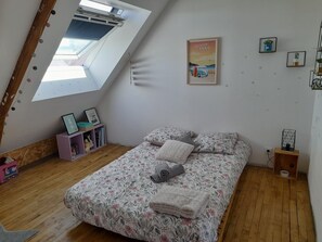 5 bedrooms, iron/ironing board, WiFi, bed sheets - Grande Maison Familiale en Bord de mer (Locmiquélic (56570))