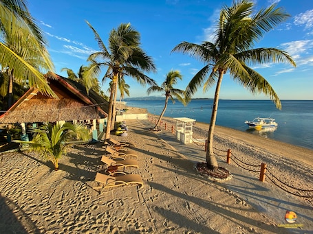 On the beach, snorkeling, beach bar, kayaking. Lanas Beach Resort - Carabao Island