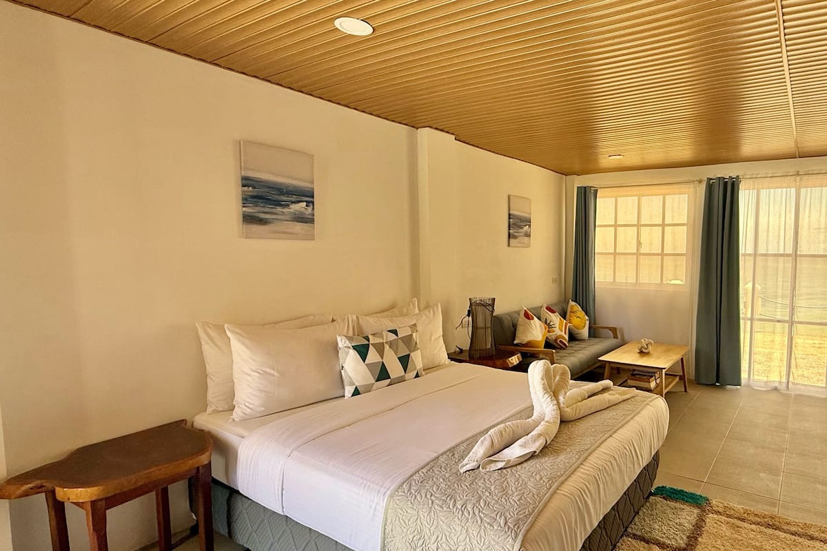 L1, Comfort Double Room, 1 Queen Bed, Non Smoking, Ocean View | 1 bedroom, in-room safe, blackout drapes, bed sheets