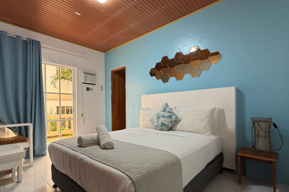 S2, Standard Double Room, Non Smoking, Garden View | 1 bedroom, in-room safe, blackout drapes, bed sheets