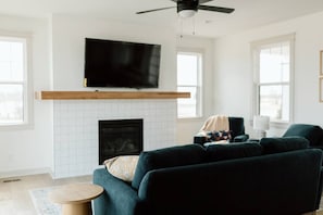 Televisie en een open haard