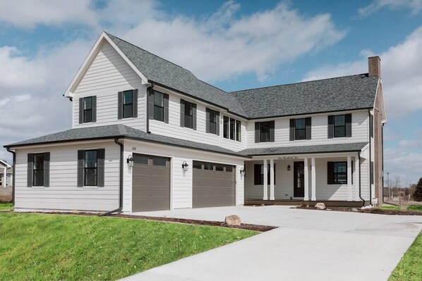 Exterior - Middlebrook Retreat, "Luxurious Retreat in Iowa's First Agrihood: Minutes to Des Moines & Steps to C... (Cumming)
