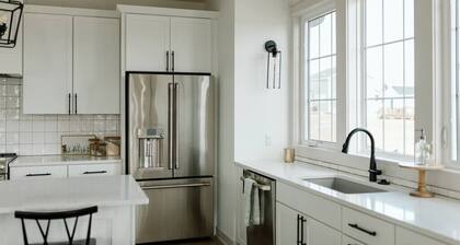 Elegant Home in Agrihood w/ Modern Comforts, "Luxurious Retreat in Iowa's First Agrihood: Minutes to