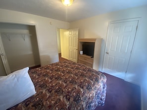 2 bedrooms, WiFi, bed sheets - Comfy townhome just 2 minutes from the beach! (Myrtle Beach)