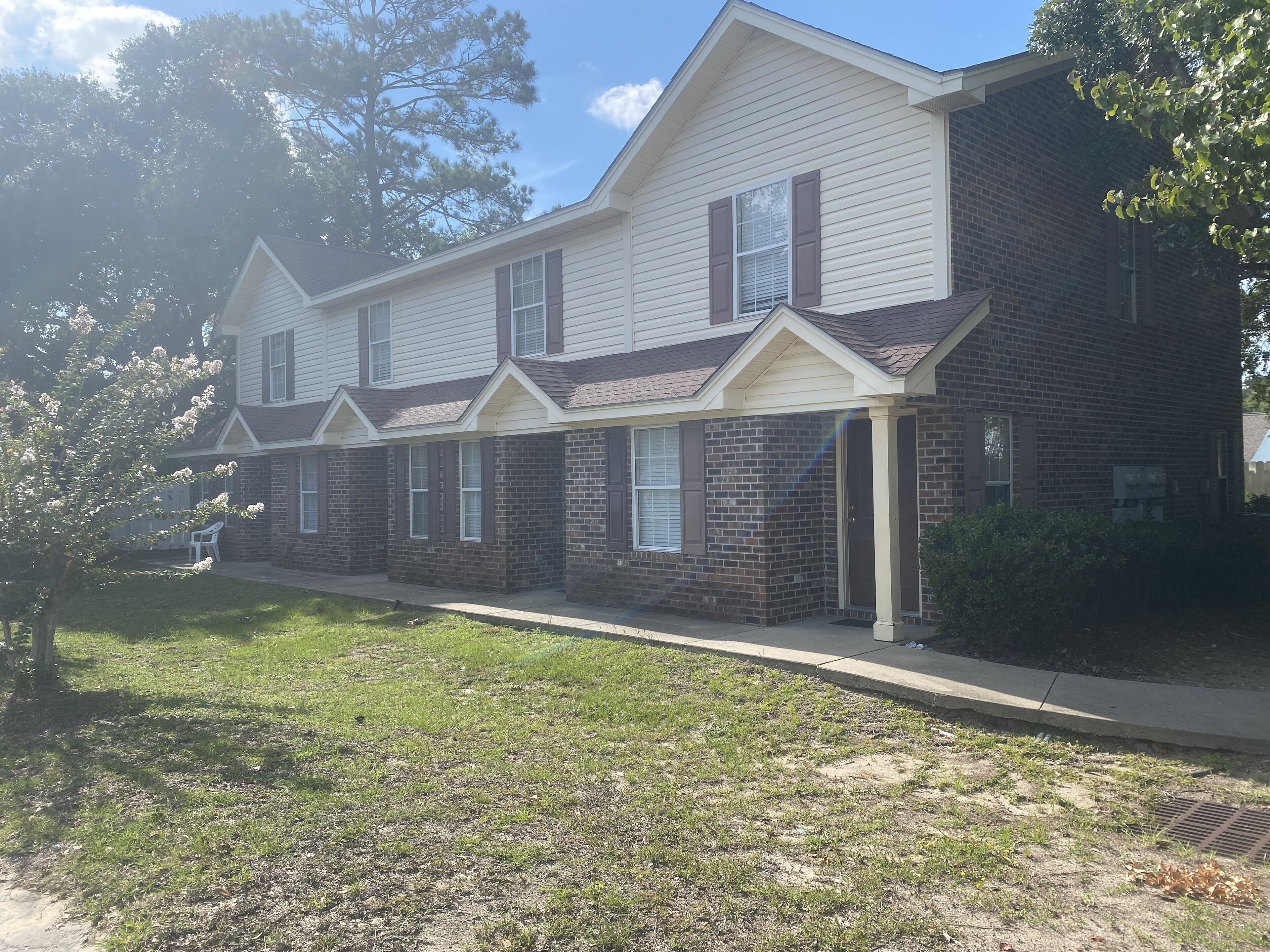 Comfy townhome just 2 minutes from the beach!