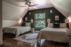 5 bedrooms, desk, iron/ironing board, free WiFi - Modern, Sauna, Near Whiteface/Lake Placid, Dogs, Mountain Views (Wilmington)