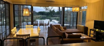 Casa Moderna Junto al rio