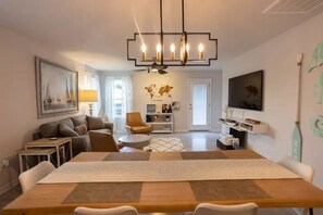 Interior - Cozy Coastal Home Near Beaches, Shops, Restaurants (Southport)