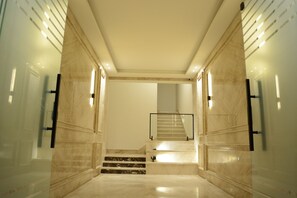 المنشأة من الداخل