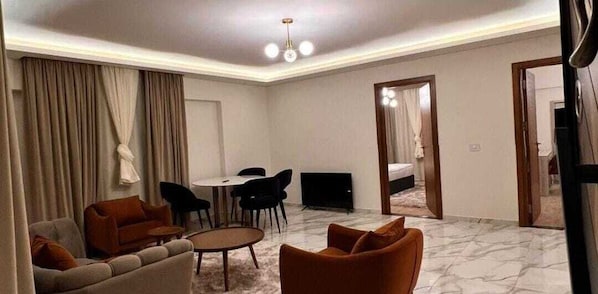 Studio, 2 Bedrooms