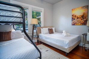 2 bedrooms, iron/ironing board, WiFi, bed sheets - Chic Downtown Farmhouse with Garden and BBQ Grill (San Antonio)