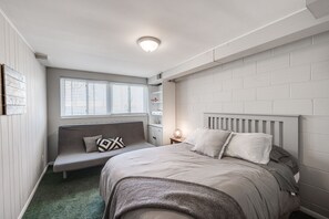 4 quartos, escrivaninha, ferros/tábuas de passar roupa, Wi-Fi