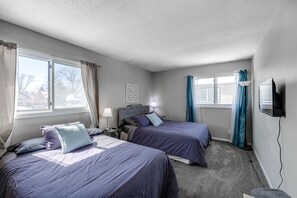 4 habitaciones, escritorio, tabla de planchar con plancha y wifi 