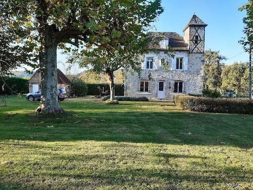 Spacious House with large garden in Dordogne valley close to Rocamadour.