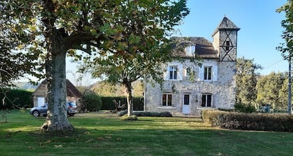Spacious House with large garden in Dordogne valley close to Rocamadour.