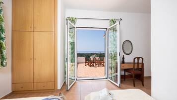 4 chambres, fer et planche à repasser, lit parapluie, Wi-Fi