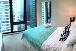 3 habitaciones, tabla de planchar con plancha, wifi y ropa de cama 