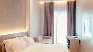 Habitación triple | Minibar, espacio para trabajar con un portátil, camas supletorias