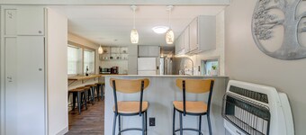 5 Mi to Cataloochee Ski Area! Family Home w/ Views