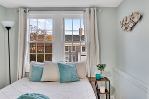 2 bedrooms, desk, iron/ironing board, free WiFi