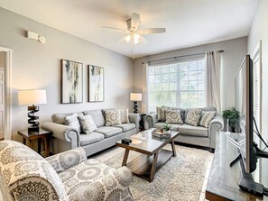 Smart TV, mesa de pingue-pongue