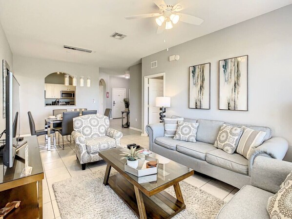 Téléviseur connecté, table de ping-pong