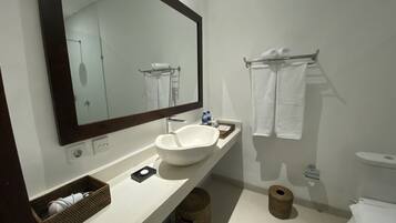 Deluxe Double Room | Bathroom
