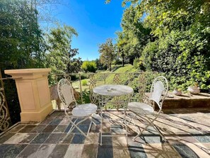 Outdoor dining - Painter's Garden (Toscana)