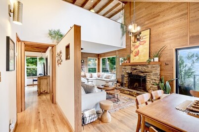 Stylish Neahkahnie Cabin with a Stunning Seaview!